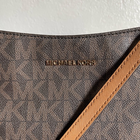 Michael Kors Crossbody - Picture 2 of 10